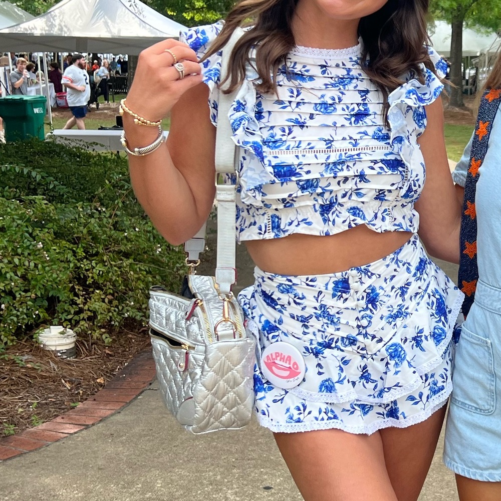 Blue and white floral set